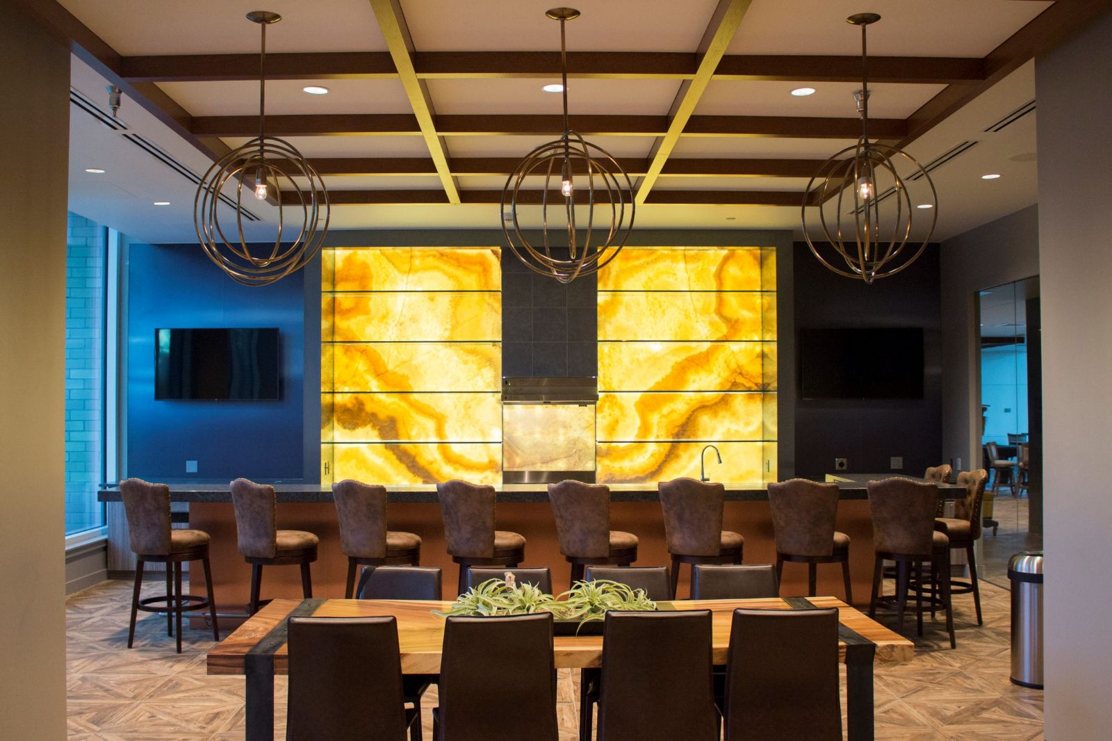 Use of Turkish Onyx Stone in Luxury Projects