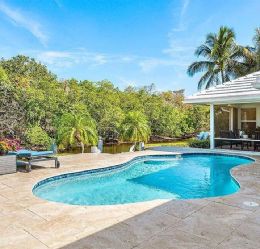 Use of Light-Colored Travertine in European Projects