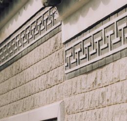Lüks Otel ve Villa Dış Meydanlarında Doğal Taş Köşe ve Dekoratif Heykel Tasarımları: Mimari Detaylar ve Proje Tedariki